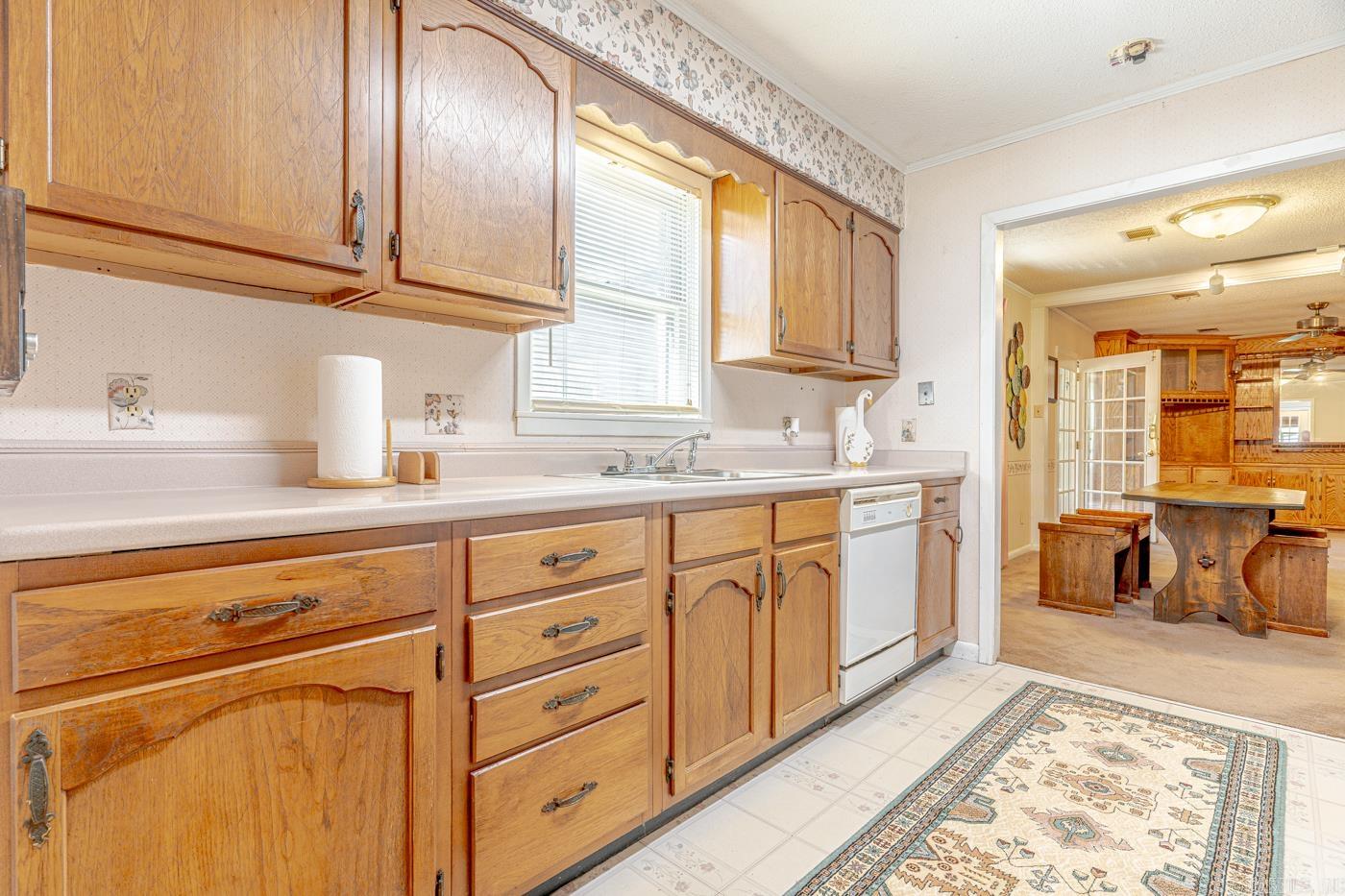 COUNTRY MANOR - Residential