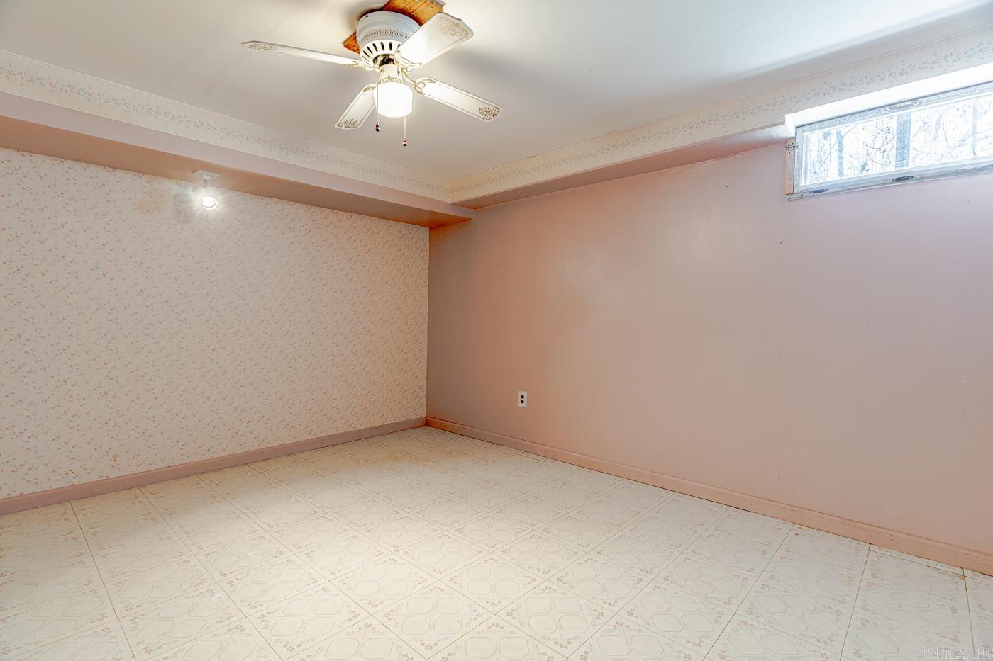 COUNTRY MANOR - Residential