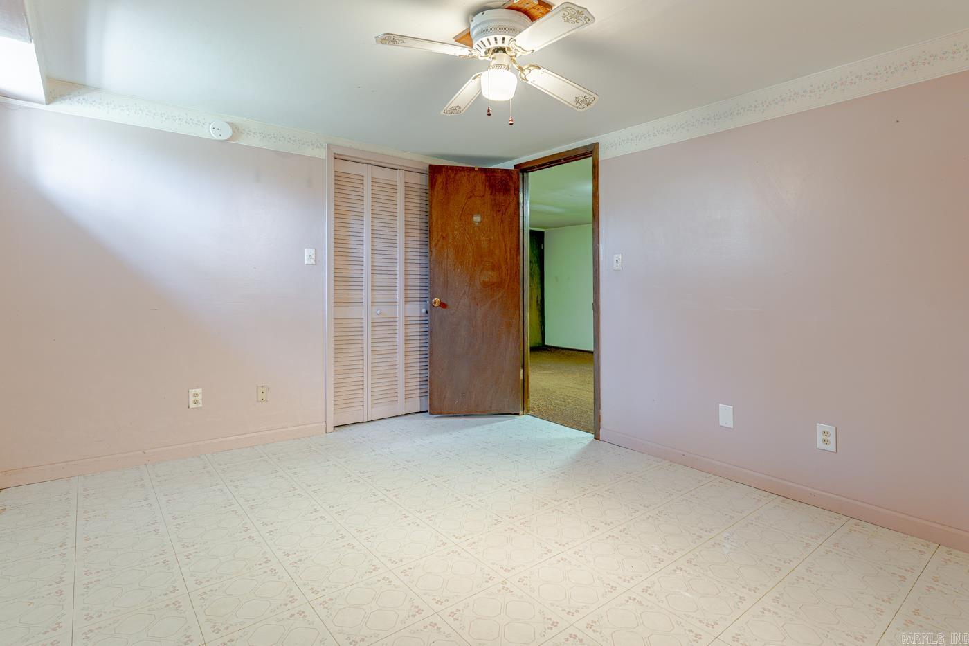 COUNTRY MANOR - Residential