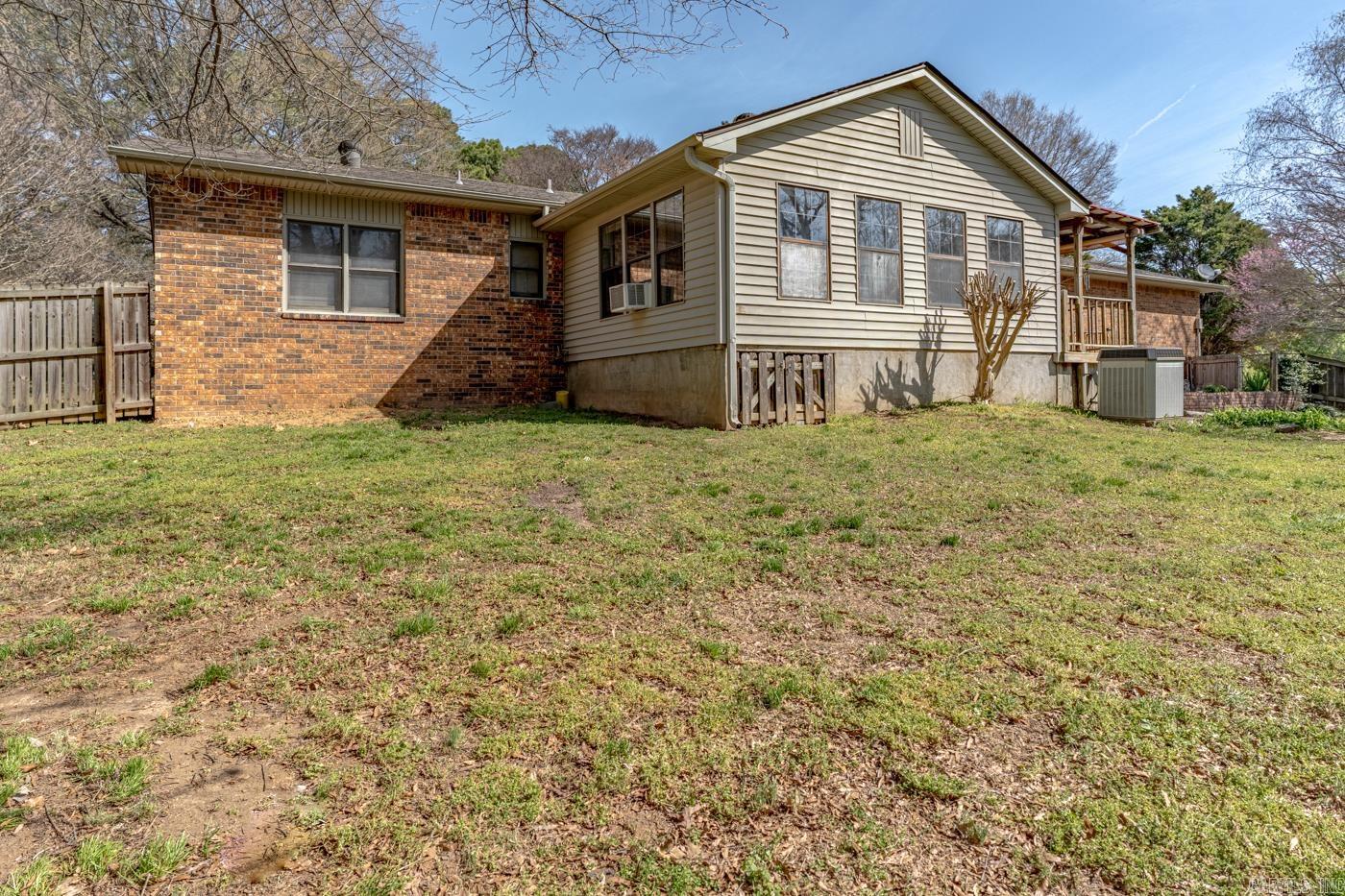 COUNTRY MANOR - Residential