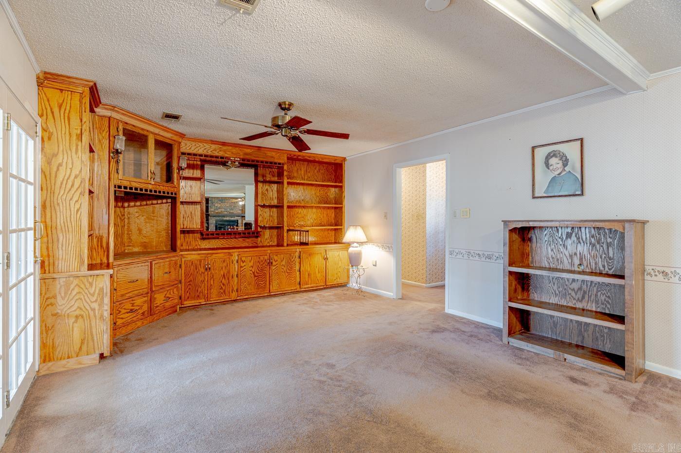 COUNTRY MANOR - Residential