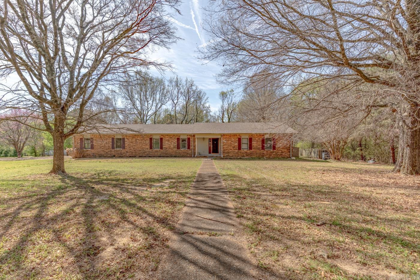 COUNTRY MANOR - Residential