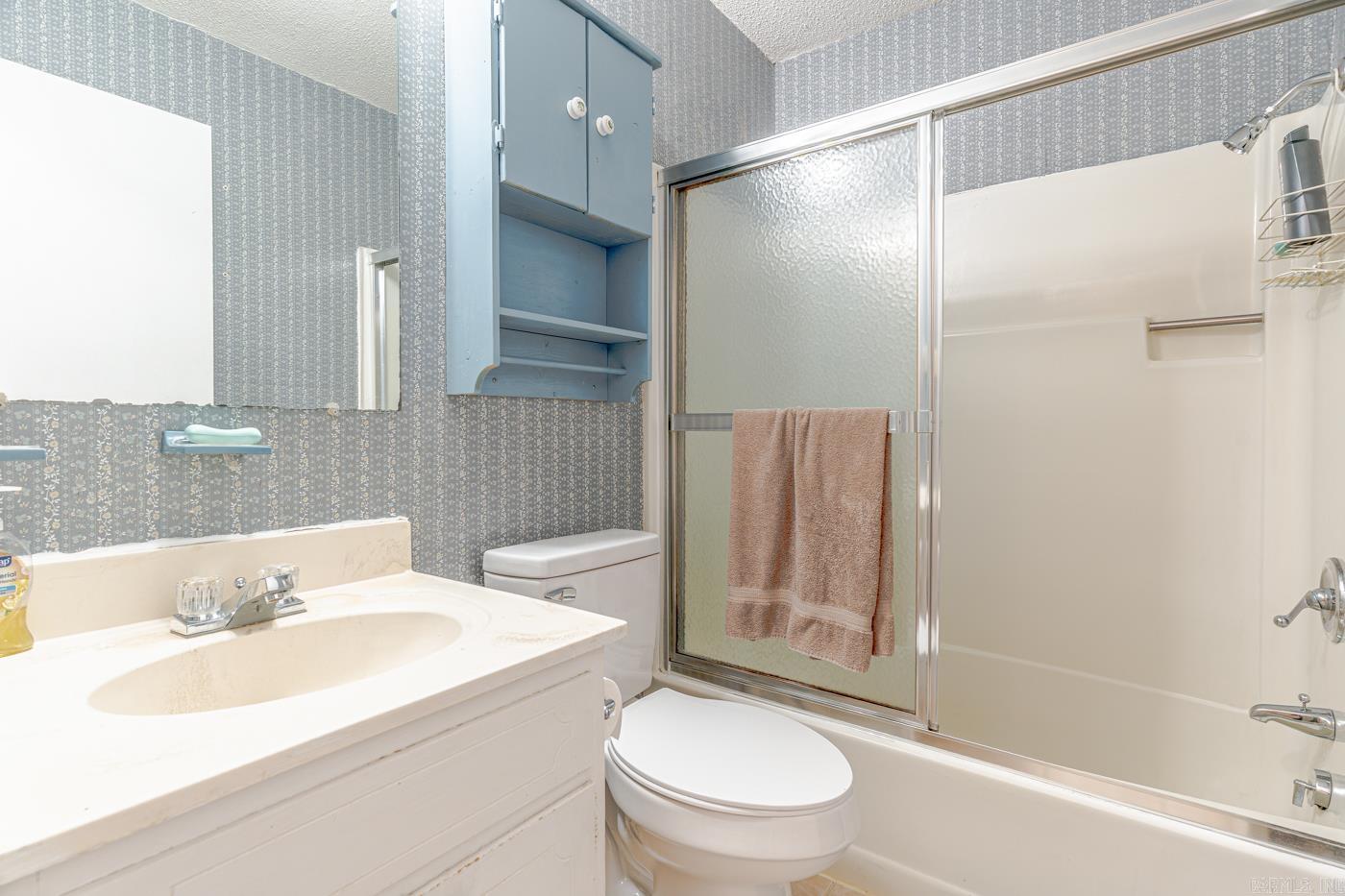 COUNTRY MANOR - Residential