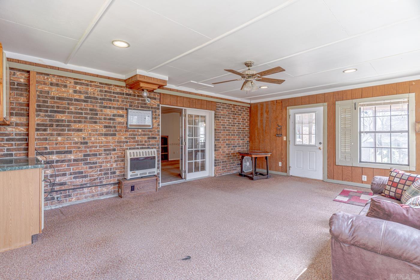 COUNTRY MANOR - Residential