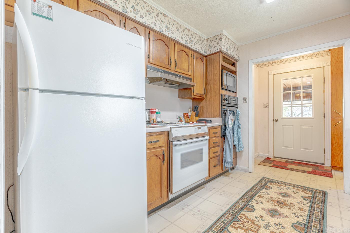 COUNTRY MANOR - Residential