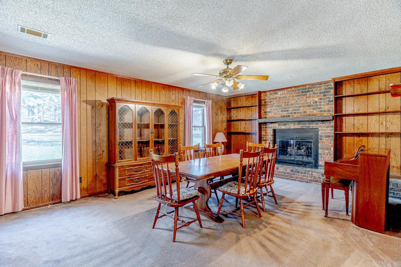 COUNTRY MANOR - Residential