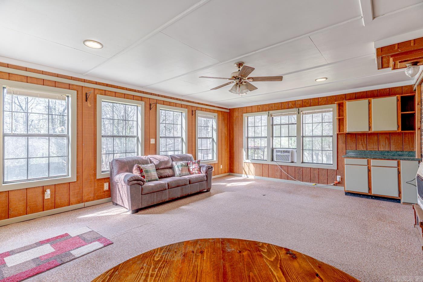 COUNTRY MANOR - Residential