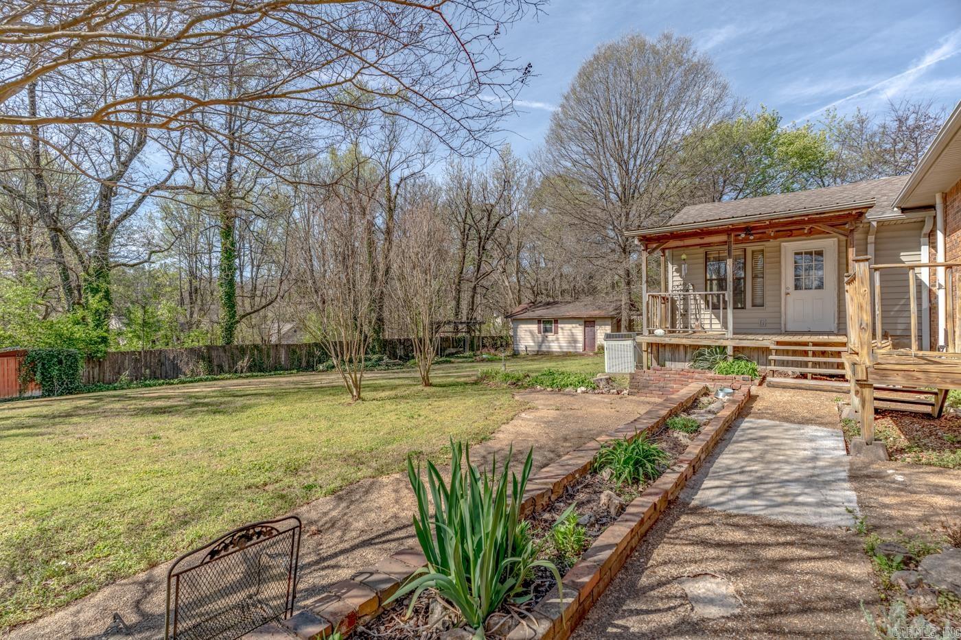 COUNTRY MANOR - Residential