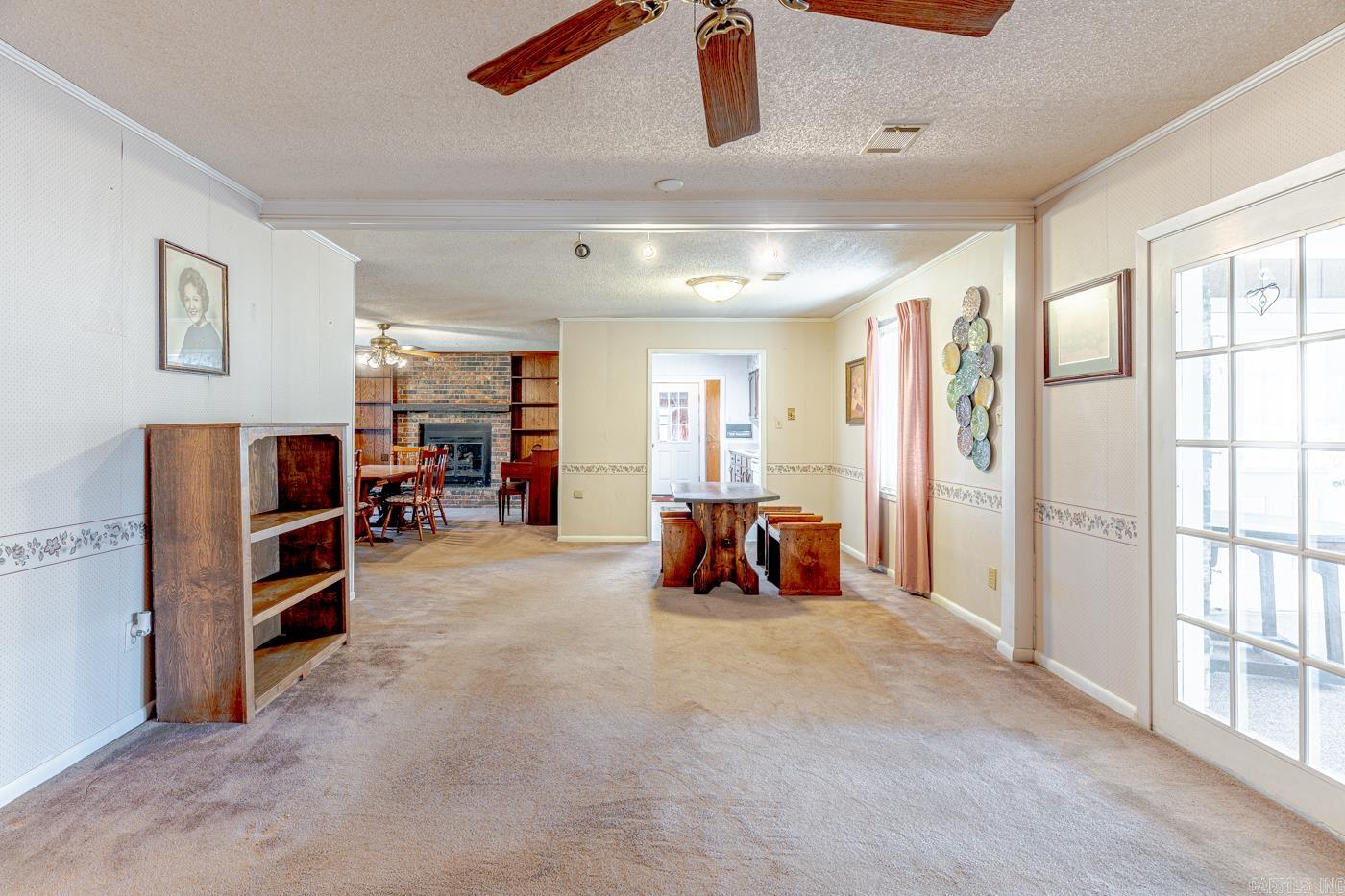 COUNTRY MANOR - Residential