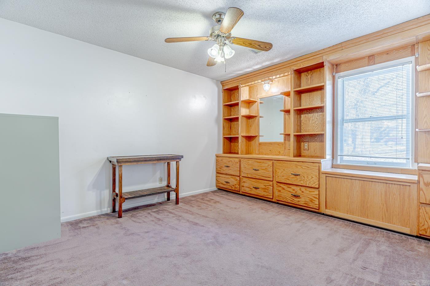 COUNTRY MANOR - Residential