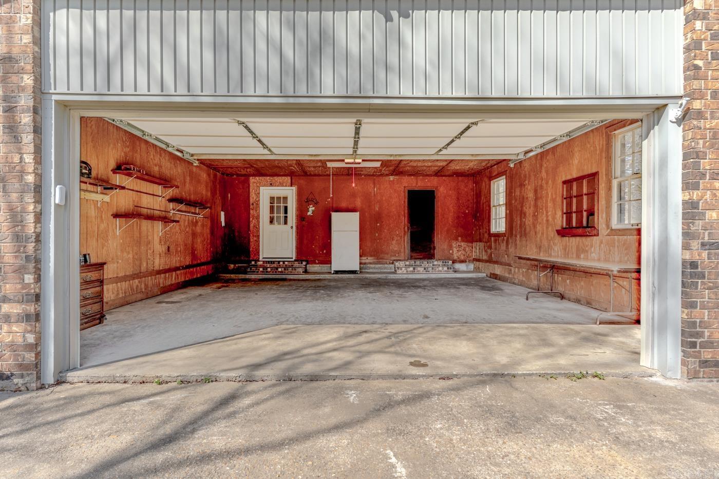 COUNTRY MANOR - Residential