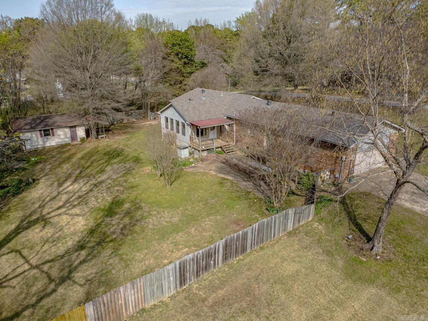 COUNTRY MANOR - Residential