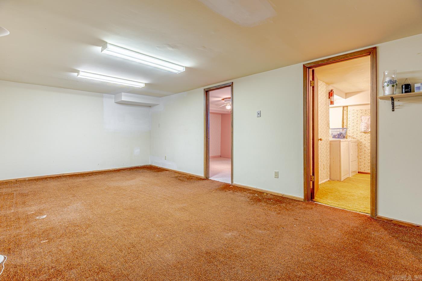 COUNTRY MANOR - Residential