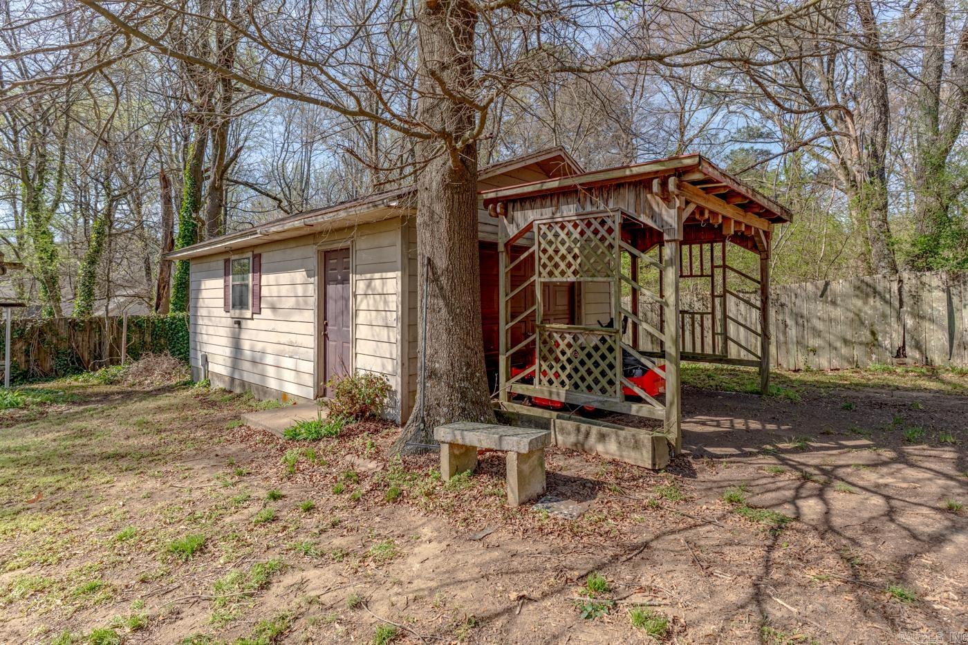 COUNTRY MANOR - Residential