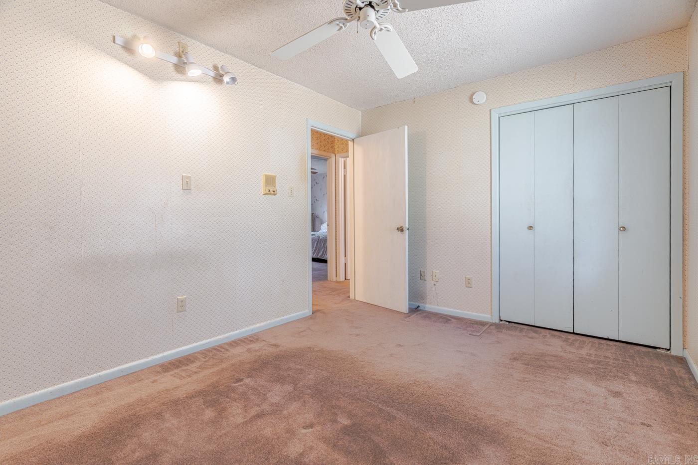 COUNTRY MANOR - Residential