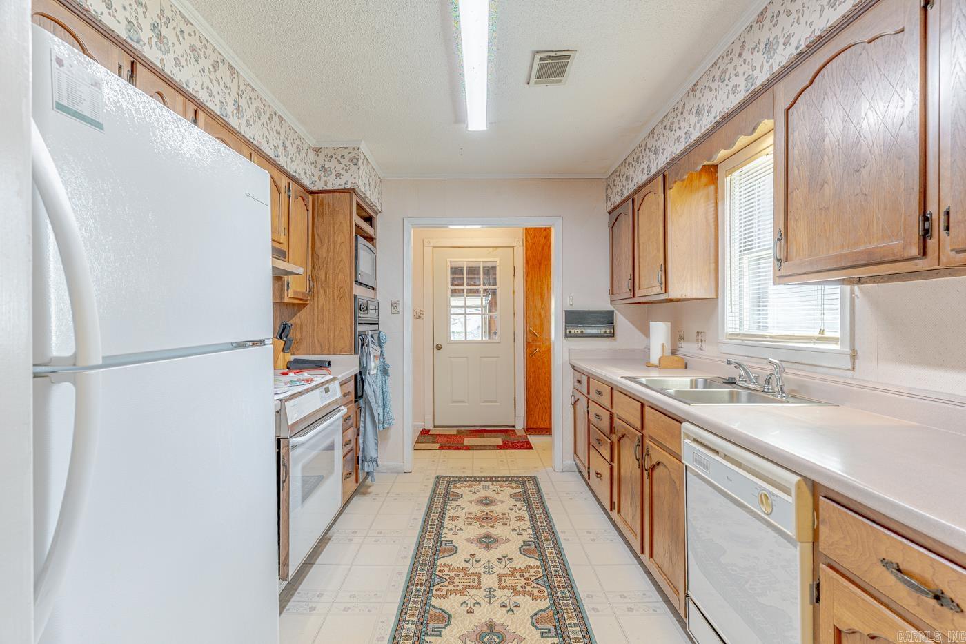 COUNTRY MANOR - Residential