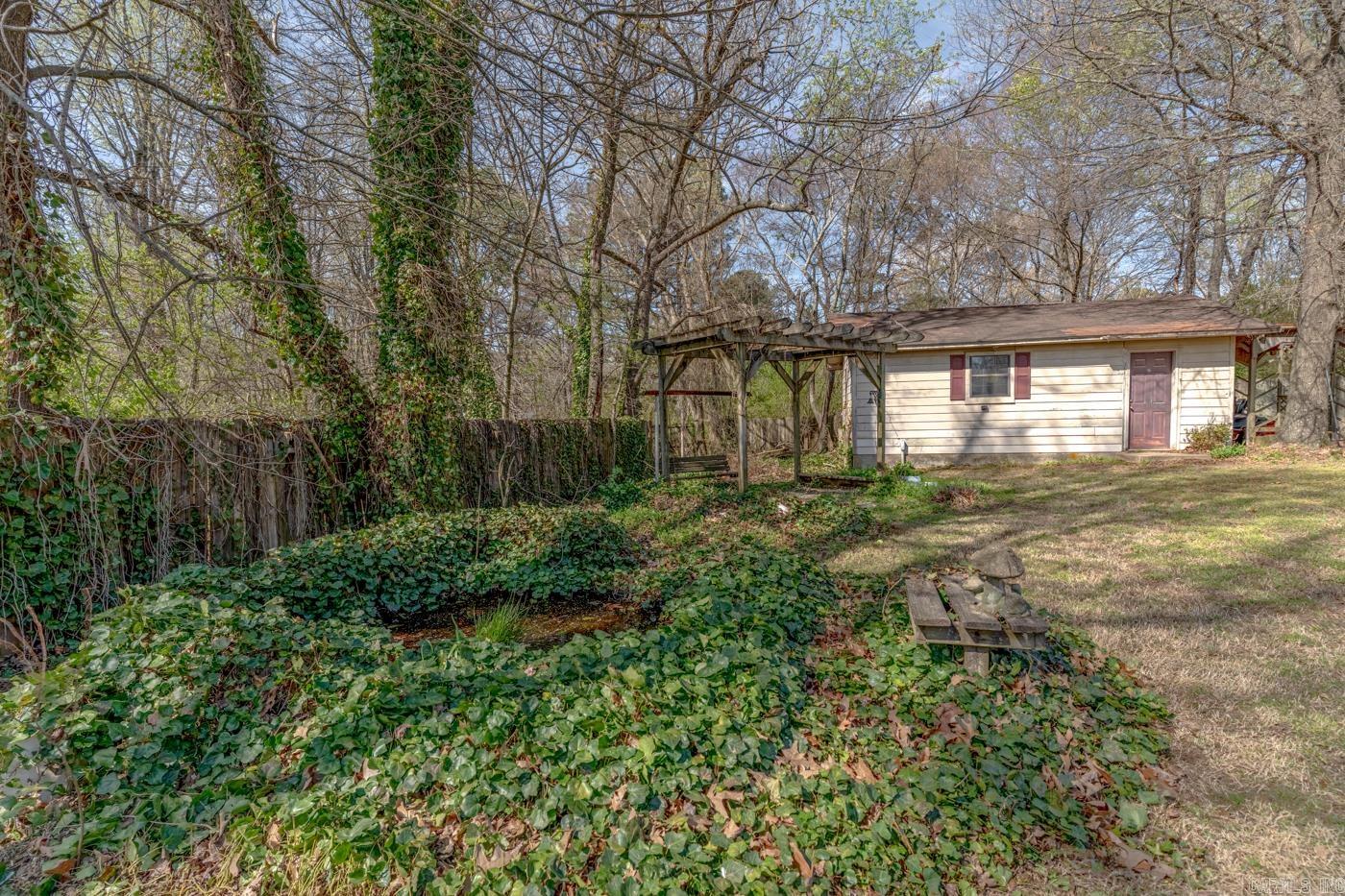 COUNTRY MANOR - Residential