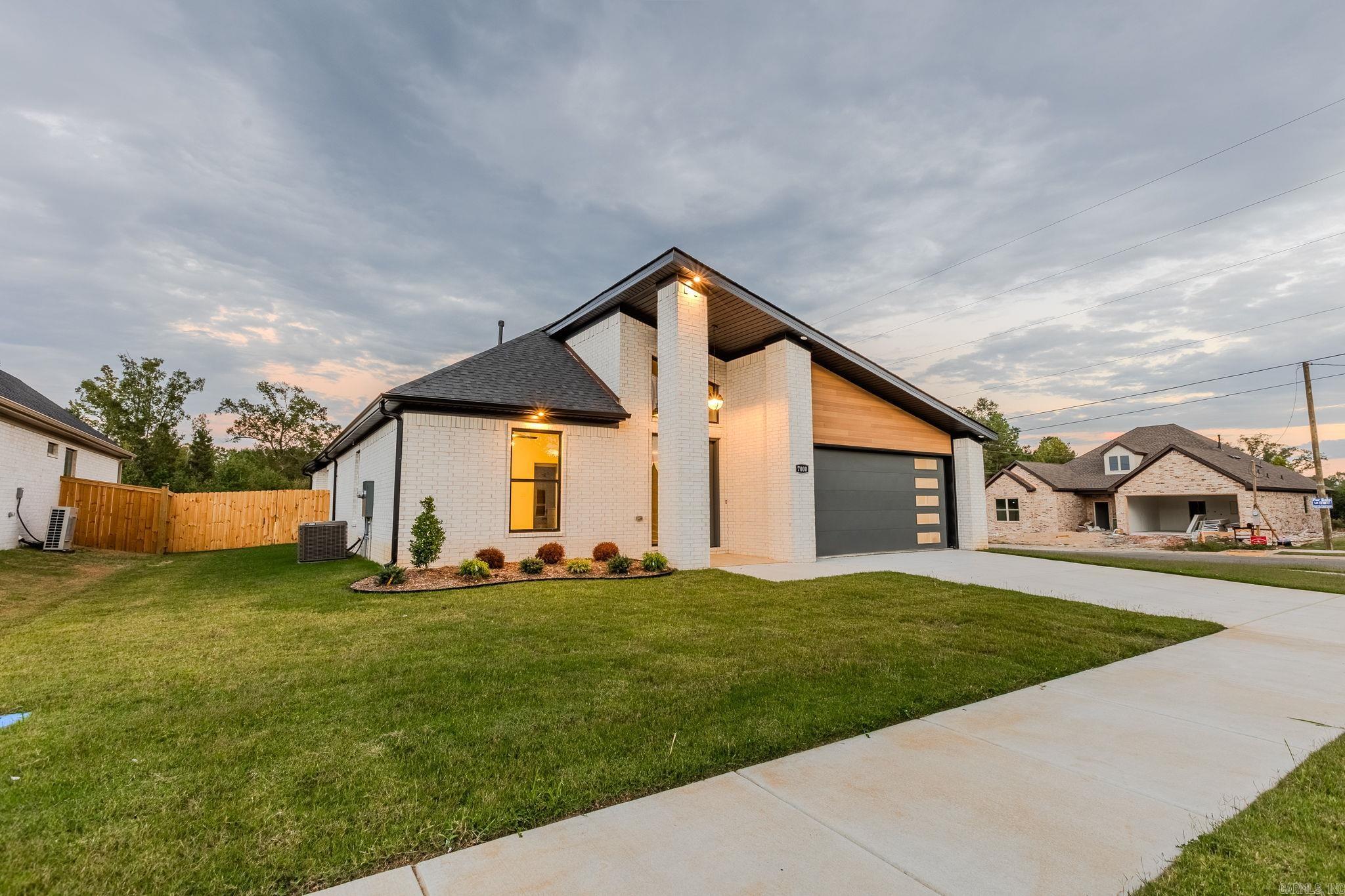 CREEKSIDE - Residential