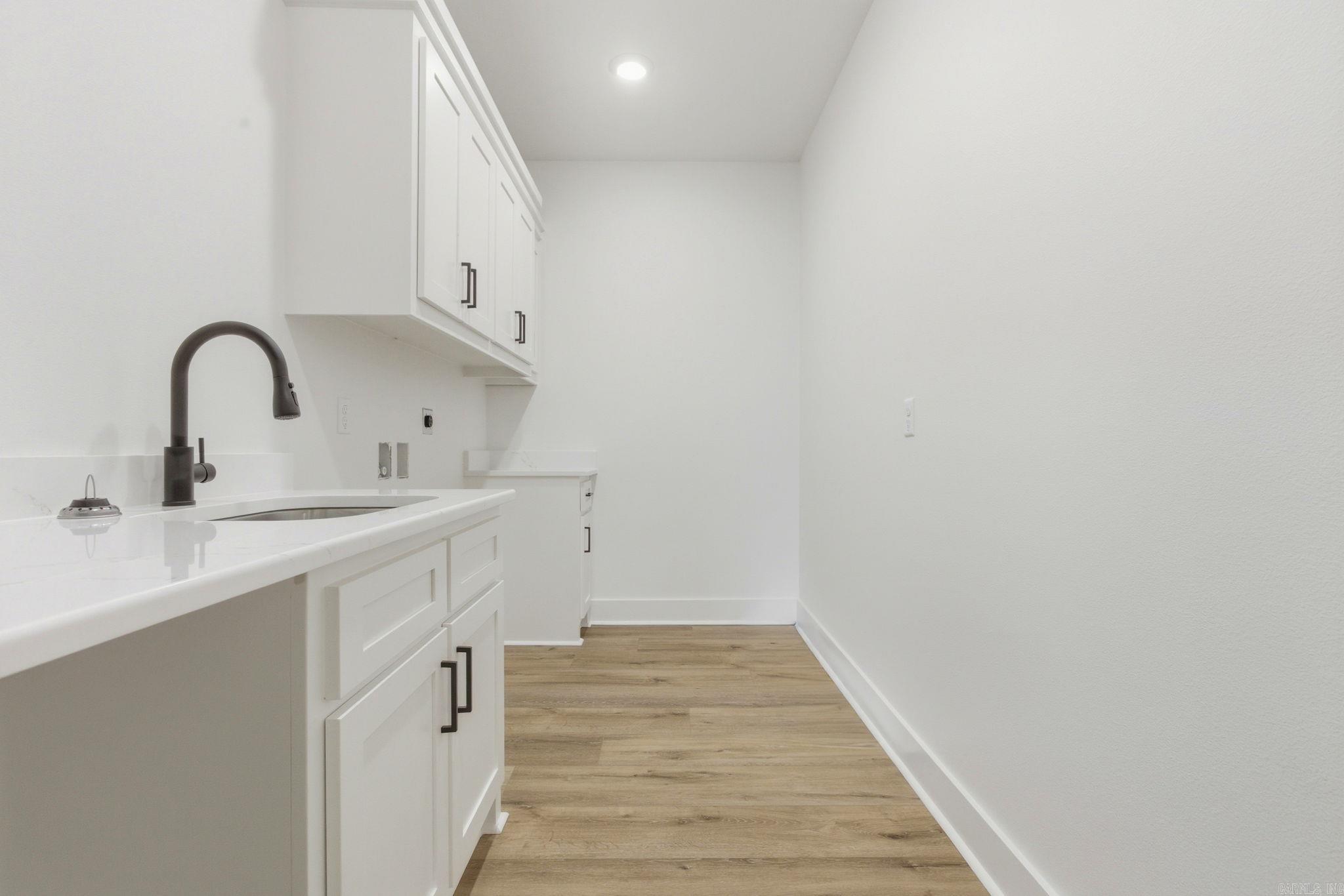 CREEKSIDE - Residential