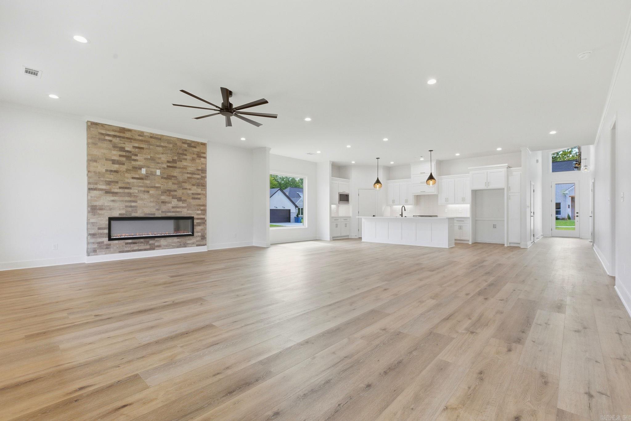 CREEKSIDE - Residential