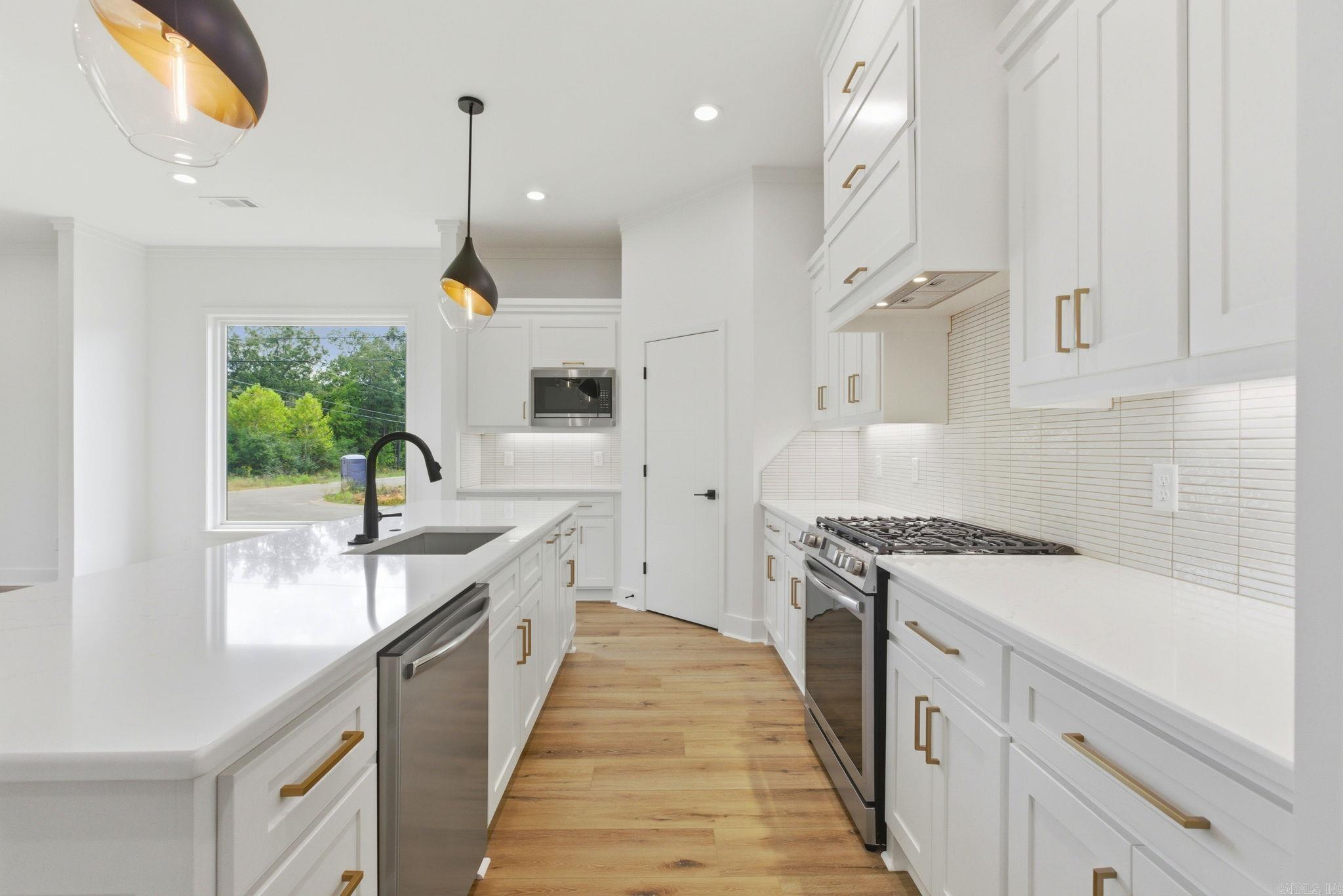 CREEKSIDE - Residential