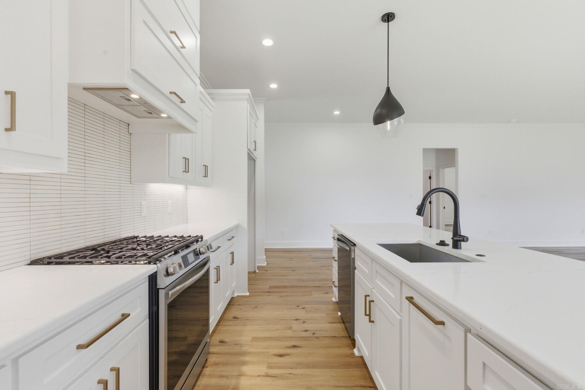 CREEKSIDE - Residential