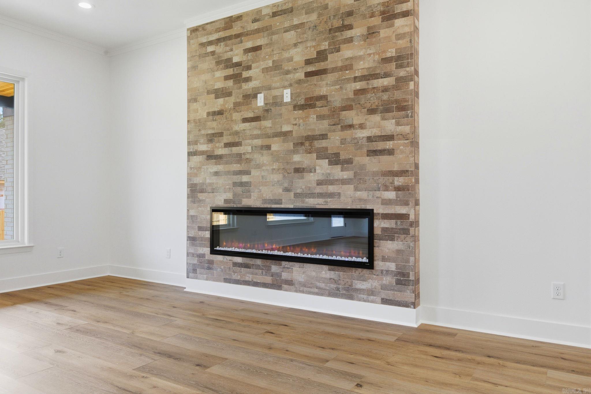 CREEKSIDE - Residential