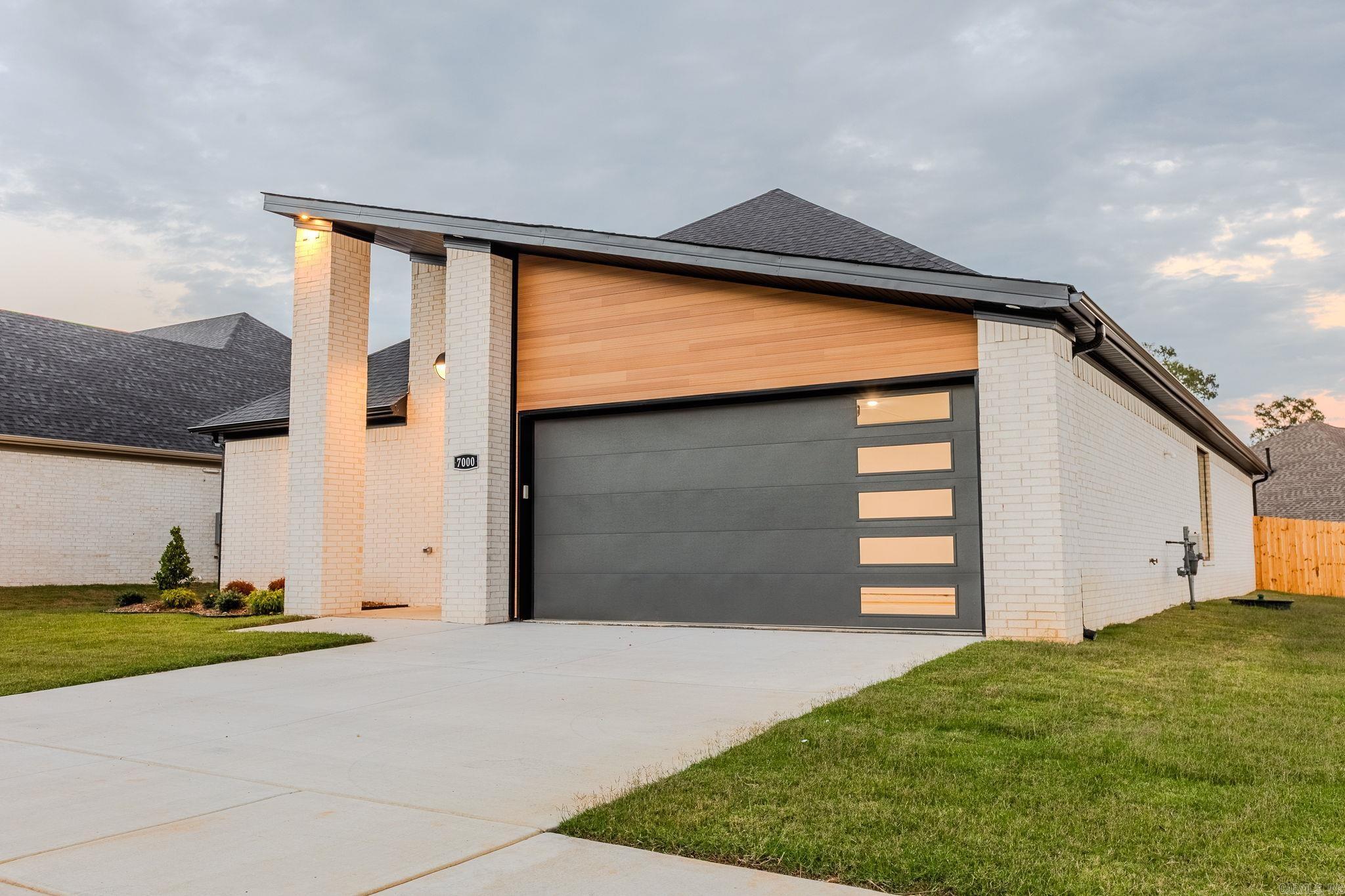 CREEKSIDE - Residential