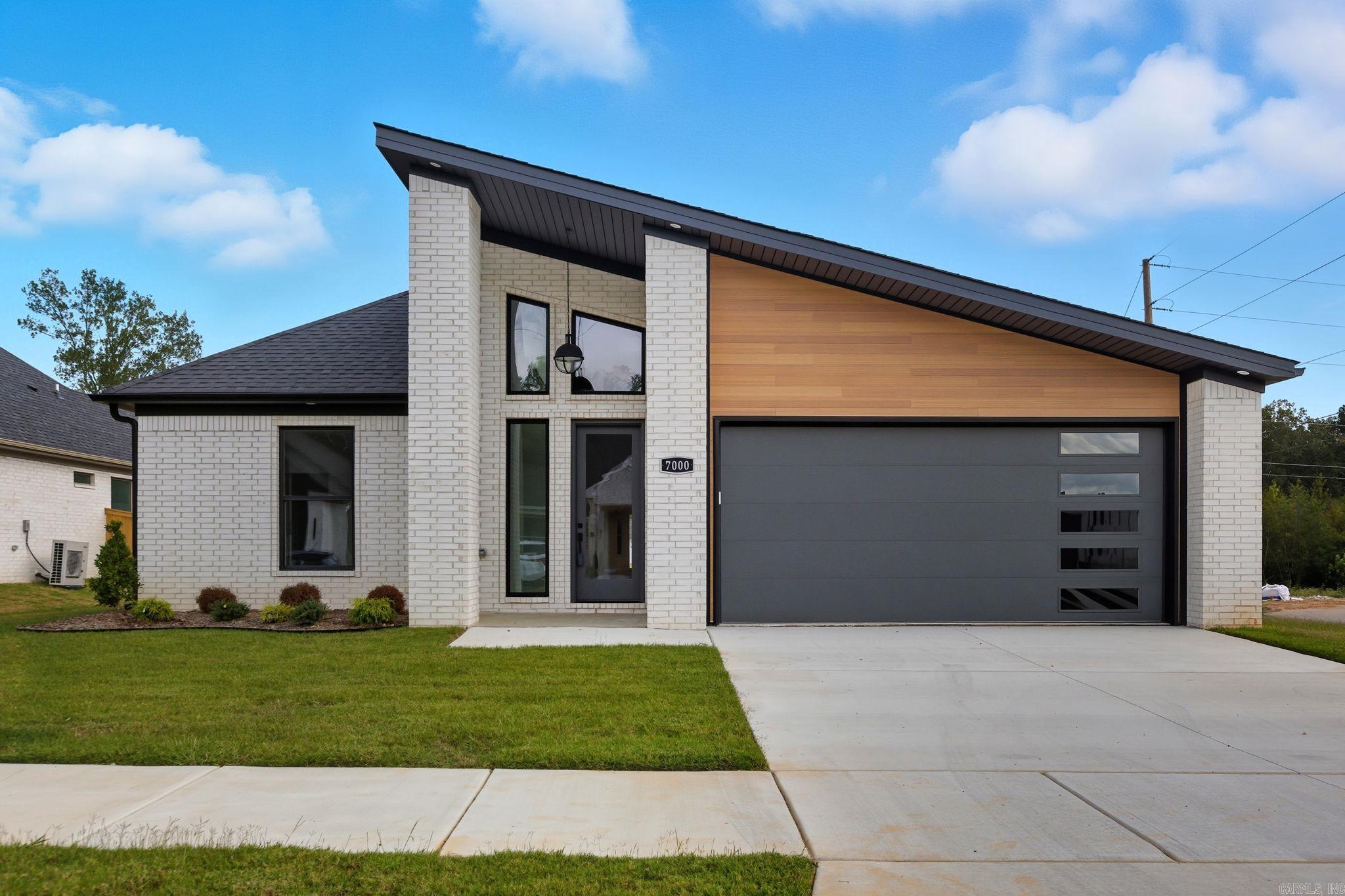 CREEKSIDE - Residential