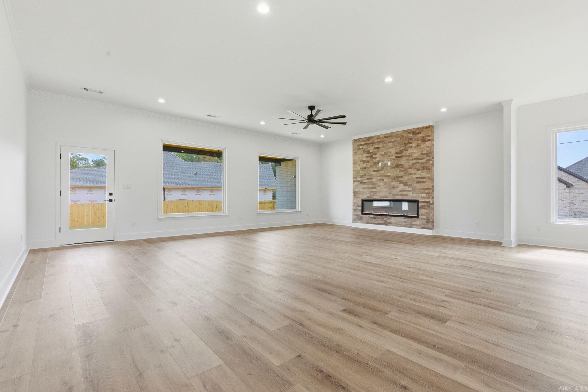 CREEKSIDE - Residential