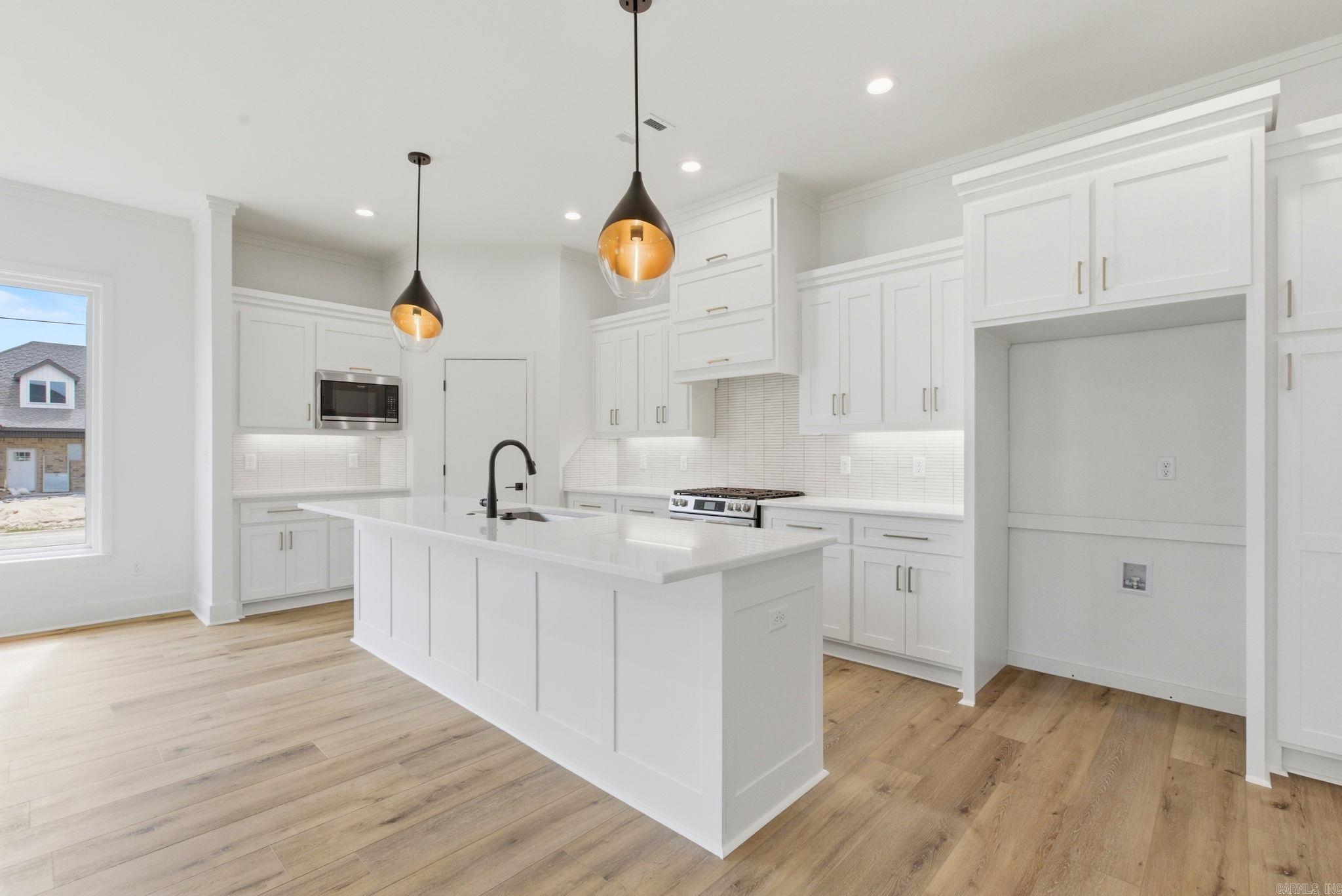 CREEKSIDE - Residential