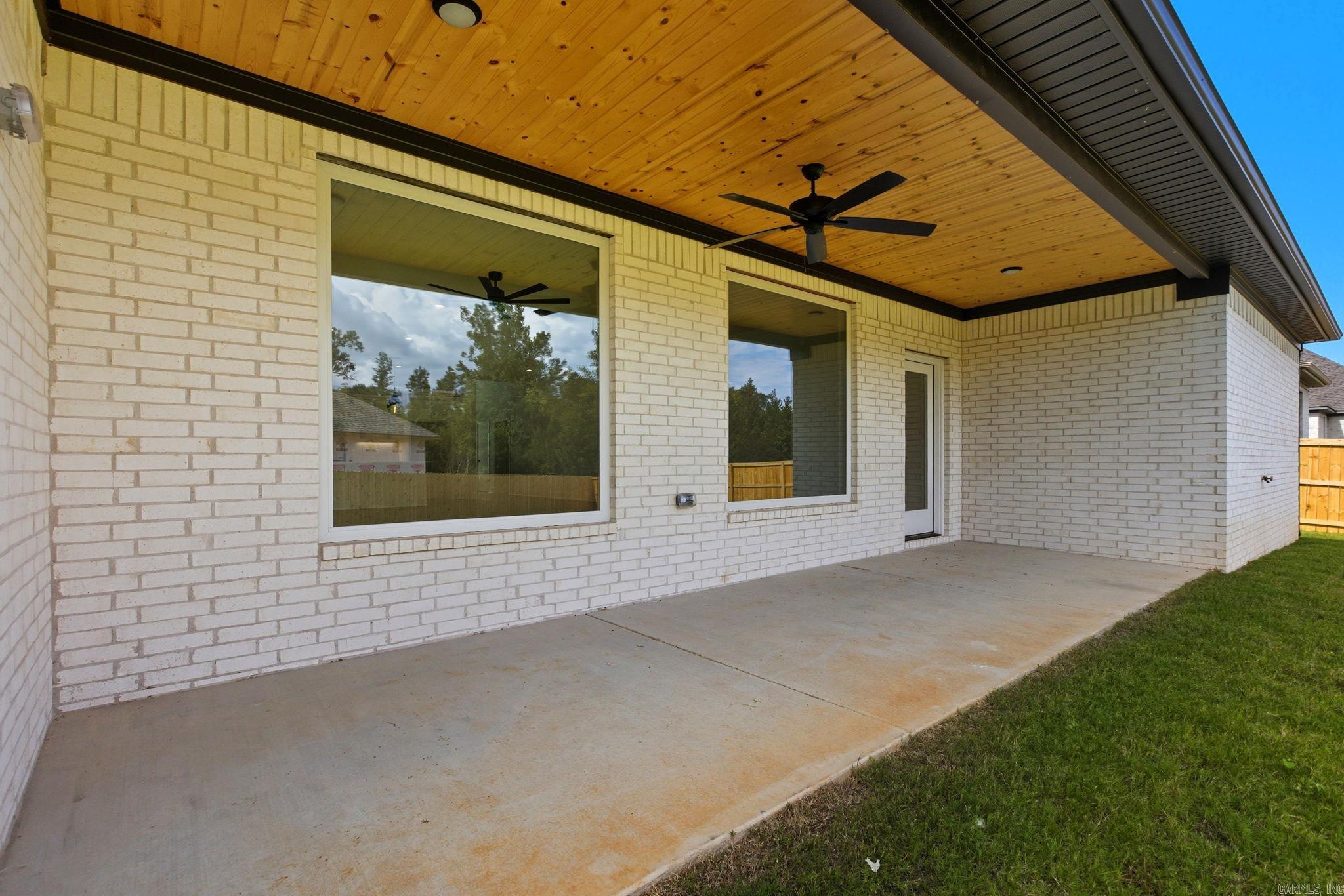 CREEKSIDE - Residential