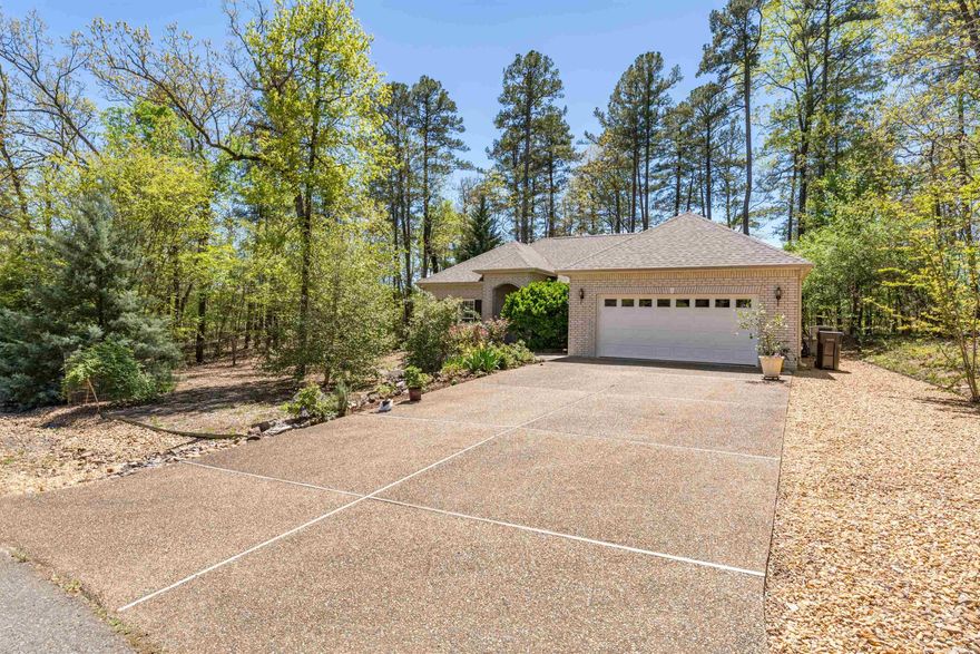 QUALLITY BUILT CONSTRUCTION COOPER BUILT.  ENERGY EFFICIENT.  BRICK FRONT VINYL SIDES AND REAR.  EAST END.  FEATURES TWO BE DROOMS AND OFFICE WITH BEDROOMS SEPARATED FOR PRIVACY.  NEW VINLY FLOORING AND RECENTLY PAINTED INSIDE.  GRANITE COUNTER TOPS .  LIVING ROOM DINING ROOM AND SUNROOM ALL OPEN. BOOKCASES IN OFFICE DO NOT CONVEY. COMMON PROPERTY TO LEFT AND BACK OF HOUSE.  VACANT LOT TO RIGHT IS OWNERD BY OCCUPPANTS OF 11 ACAMBARO PLACE.  MUST SEE TO BELIEVE.