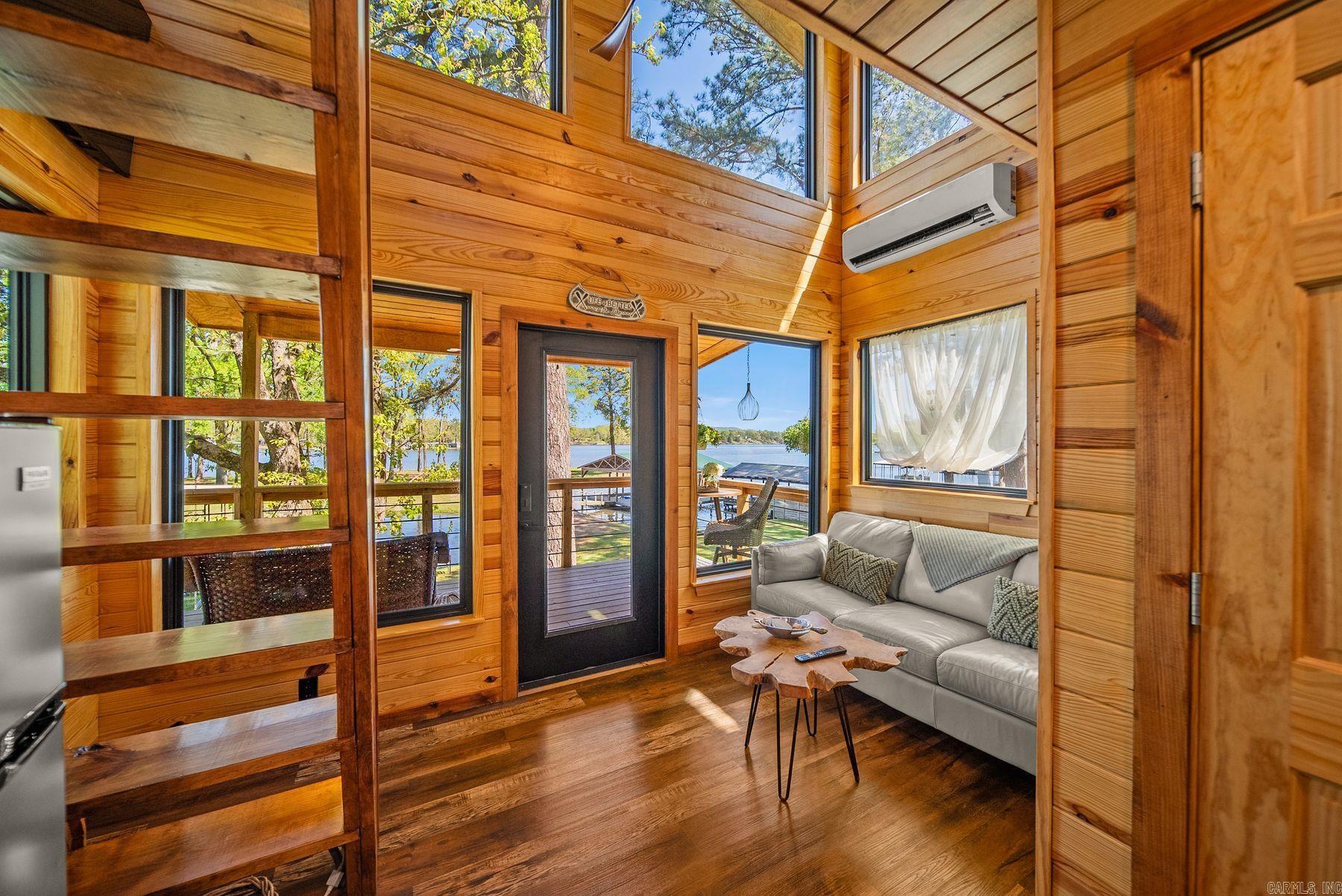 NORTH SHORE - Residential