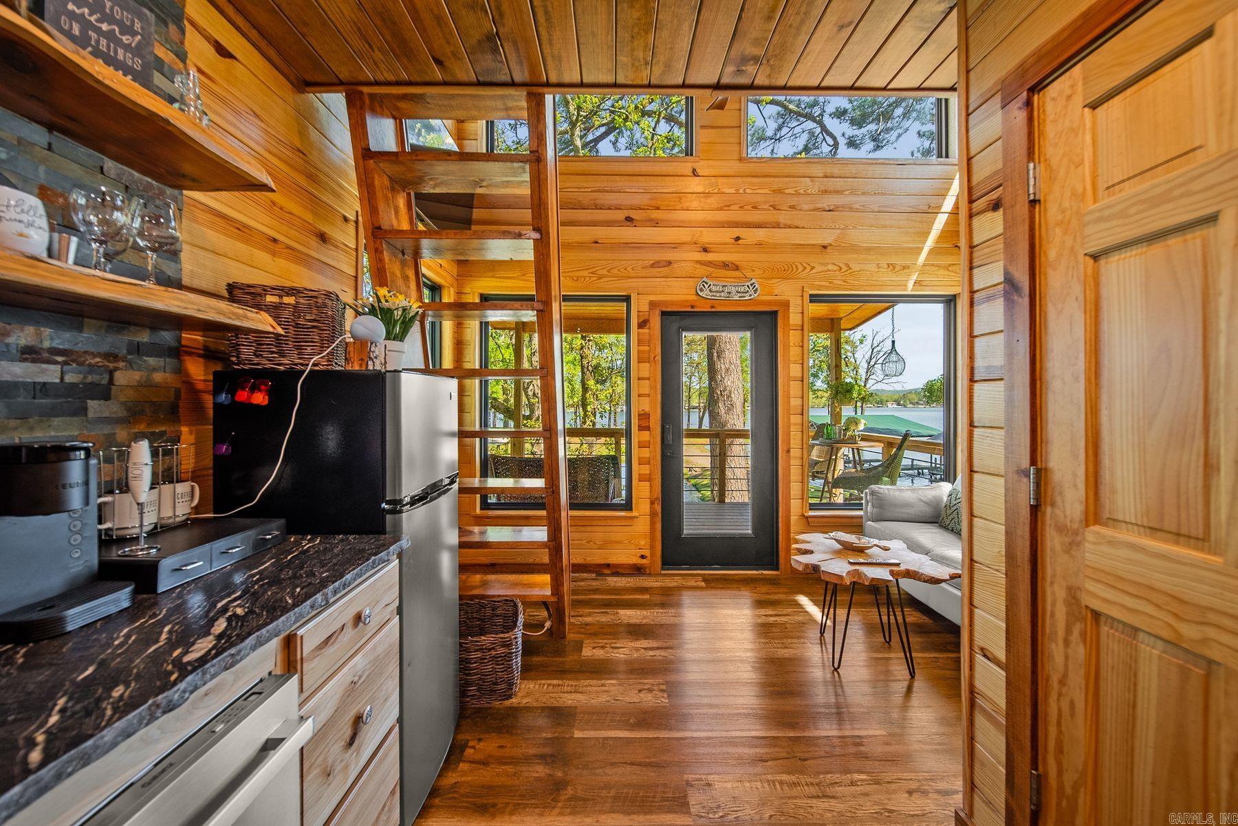 NORTH SHORE - Residential