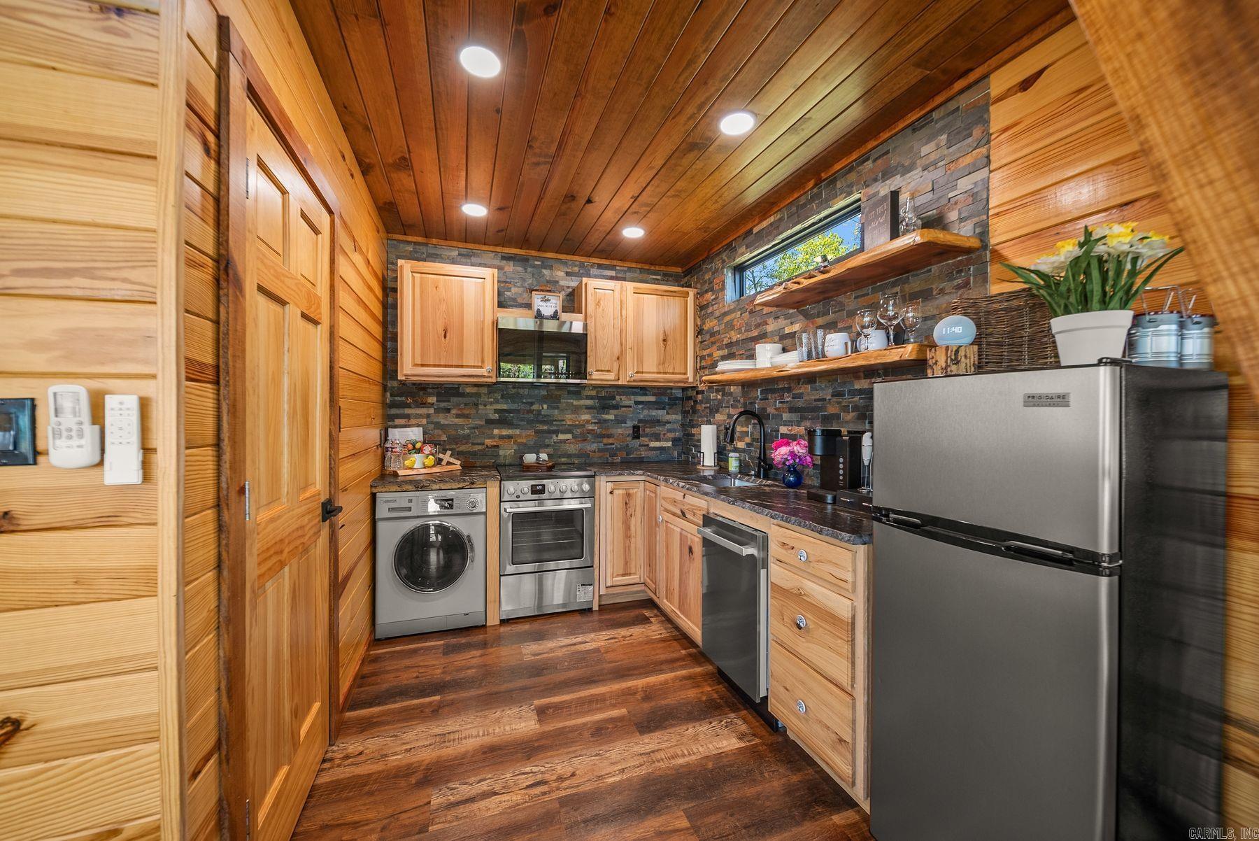 NORTH SHORE - Residential