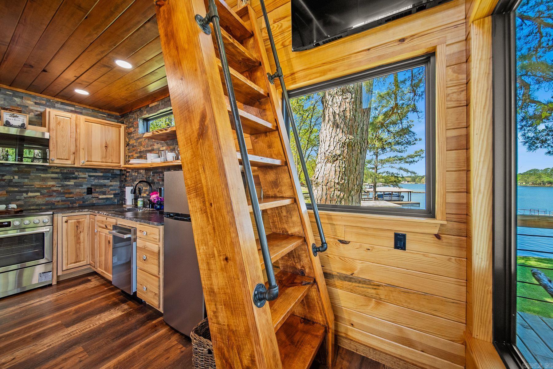 NORTH SHORE - Residential