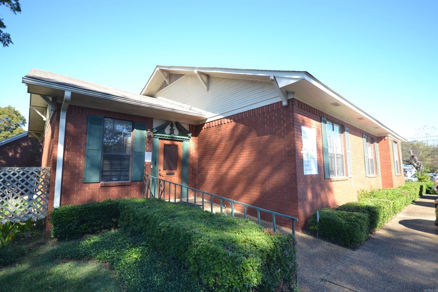 Great location on the corner of North Jackson and East McNeil!!  7 offices, 1 bathroom and a  kitchen.