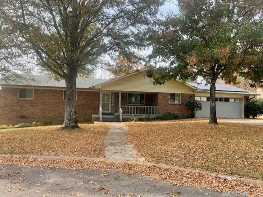 All brick home in established Lake Hamilton subd. This 3/2  home has been WELL maintained and seller has updated top to bottom! The garage is heated and cooled as well as the "man cave" below the home. HVAC, mini split, and new windows in 2025. Updates since 2020 include appliances, fixtures, water heater, garage door opener, paint, LVP flooring. 2023 new ROOF, new gutters w Leaf Filter , and solar panels for great savings on utilities! Dryer and range can be gas or electric. When weather permits, open the windows and enjoy the attic fan. CUL DE SAC LOCATION NEAR WATERS EDGE WITHOUT THE LAKEFRONT PRICE!!! WATER VIEWS.  Private boat ramp for residents use. Deck and firepit in the well maintained back yard to enjoy outdoors and lake life. Lawn sprinkler waters from lake. Entire subd is well maintained...you will love calling it "HOME"...  AND it's SO CLOSE to shopping, restaurants, hospital, and OAKLAWN CASINO RESORT too!     AGENTS SEE REMARKS.