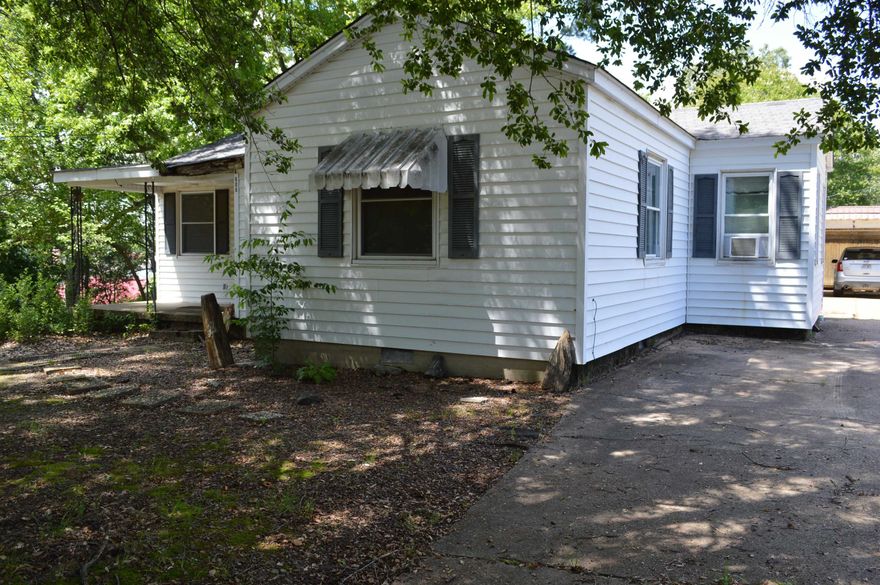 Discover your perfect home at 606 E. South St., a charming property nestled in the heart of Harrisburg, AR. This inviting residence offers a blend of comfort, convenience, and community living, making it an ideal choice for families and individuals alike.