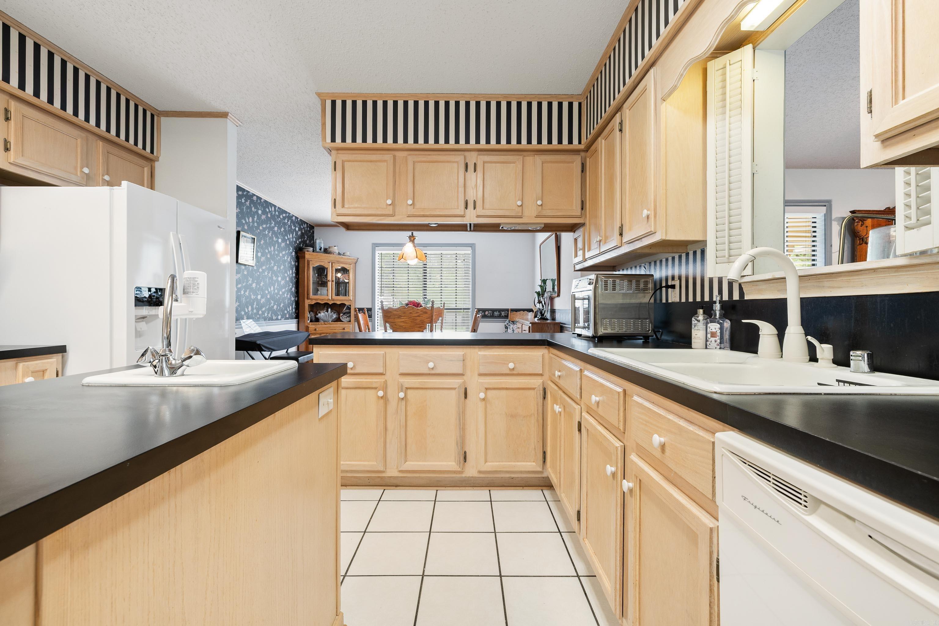 BUGG EDDIE & BERTHA - Residential