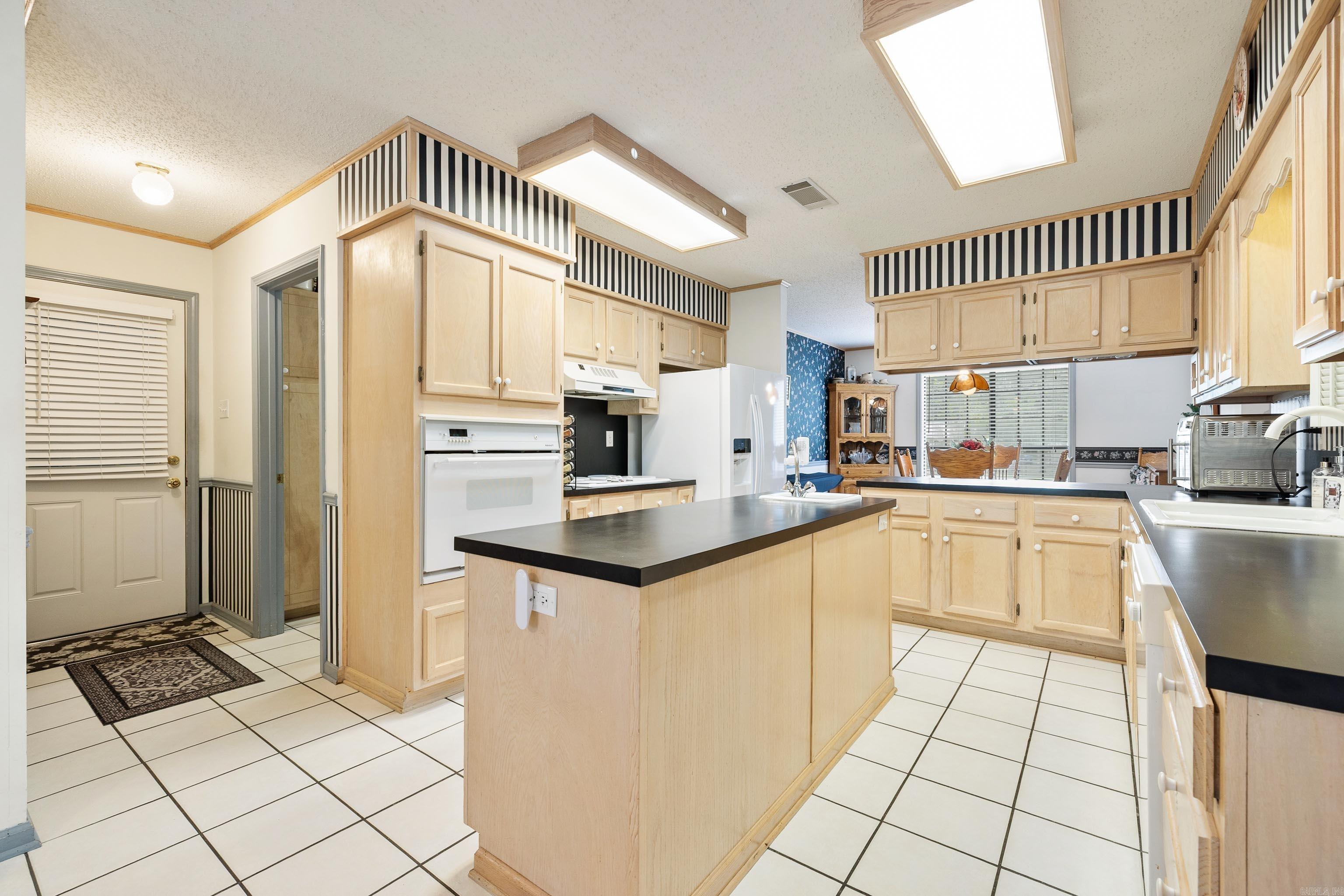 BUGG EDDIE & BERTHA - Residential