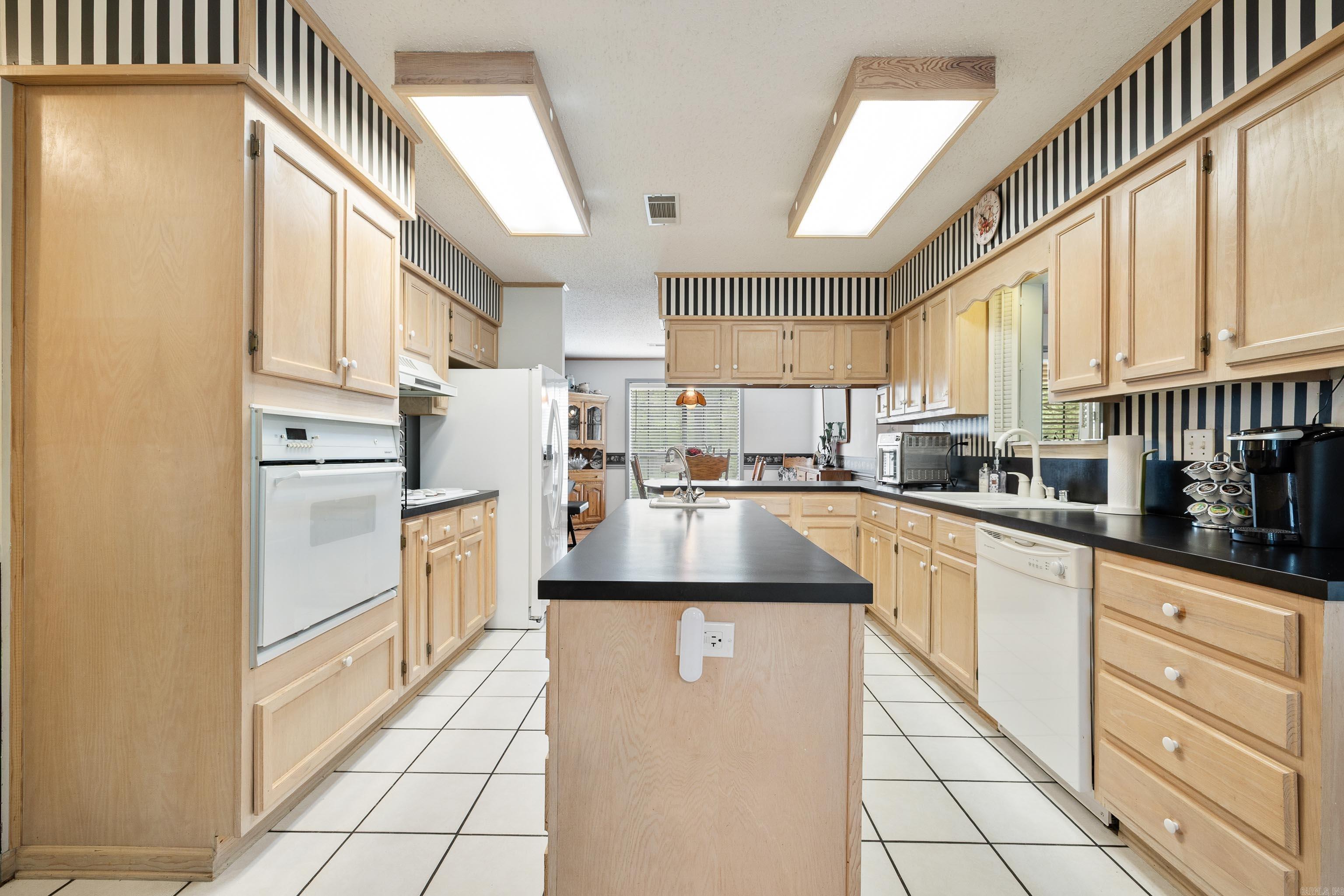 BUGG EDDIE & BERTHA - Residential