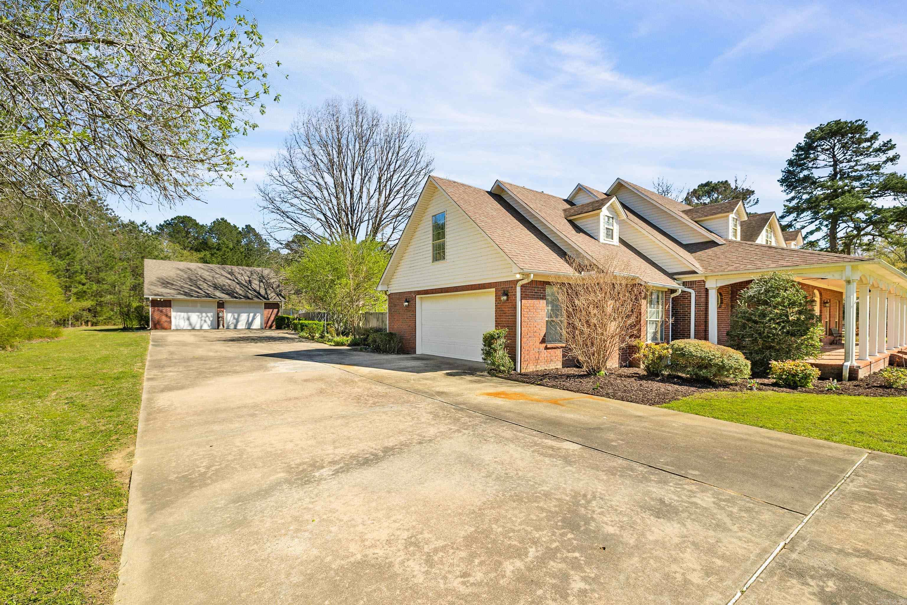 PLANTATION ACRES - Residential