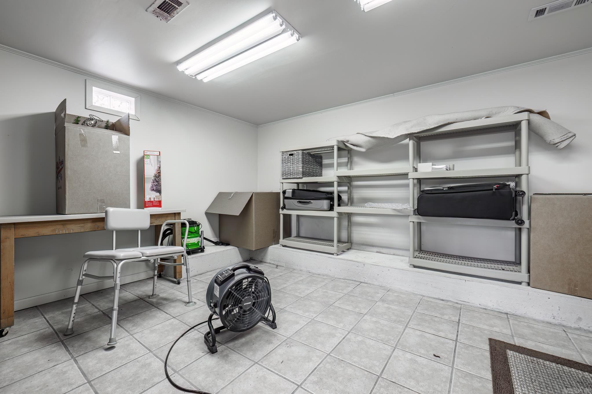 ARISTA COURTS - Residential