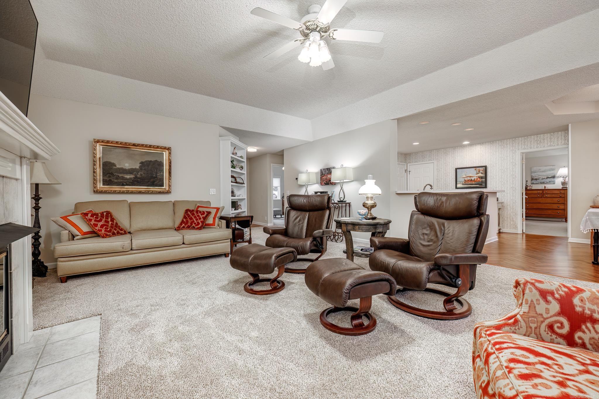 ARISTA COURTS - Residential