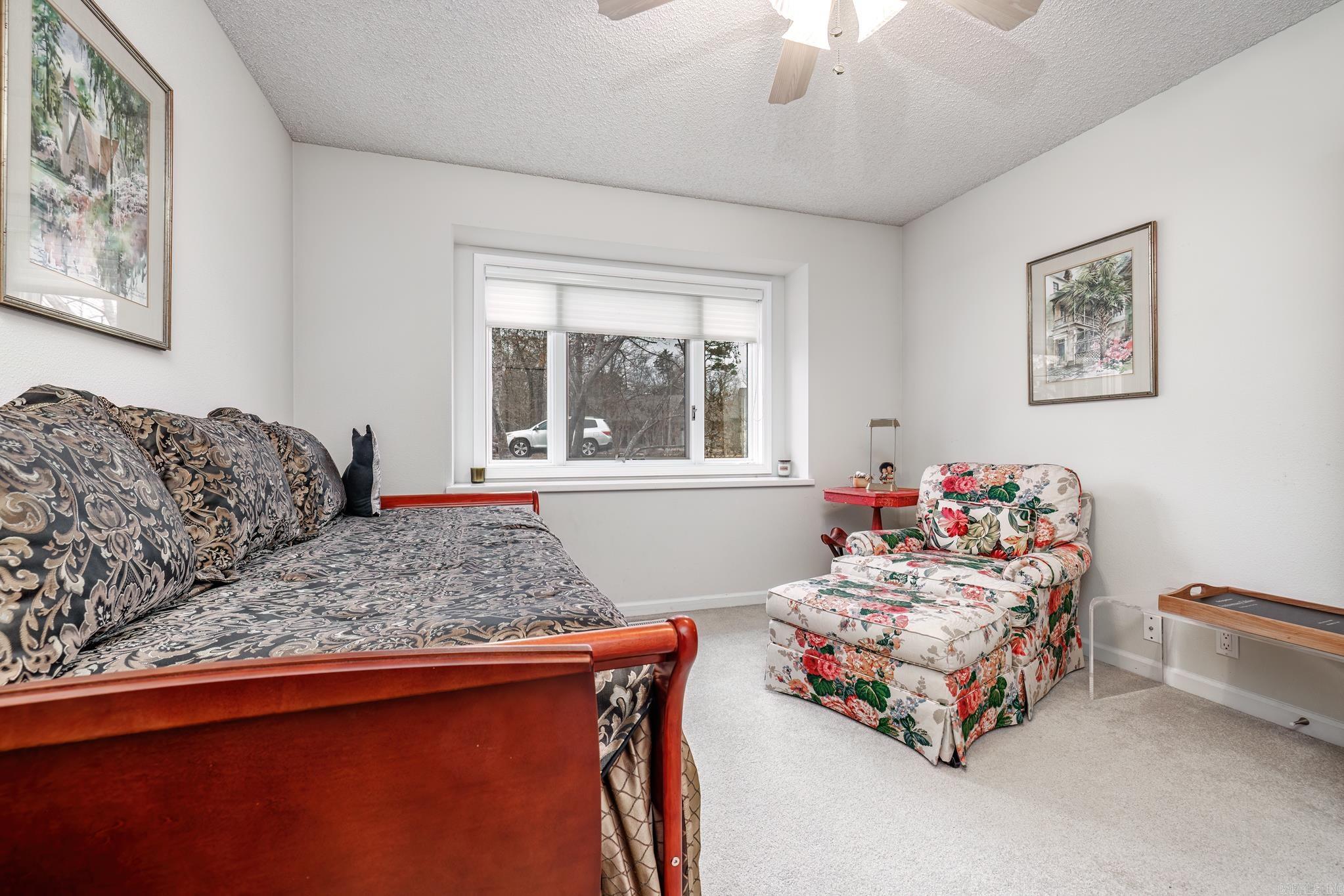 ARISTA COURTS - Residential