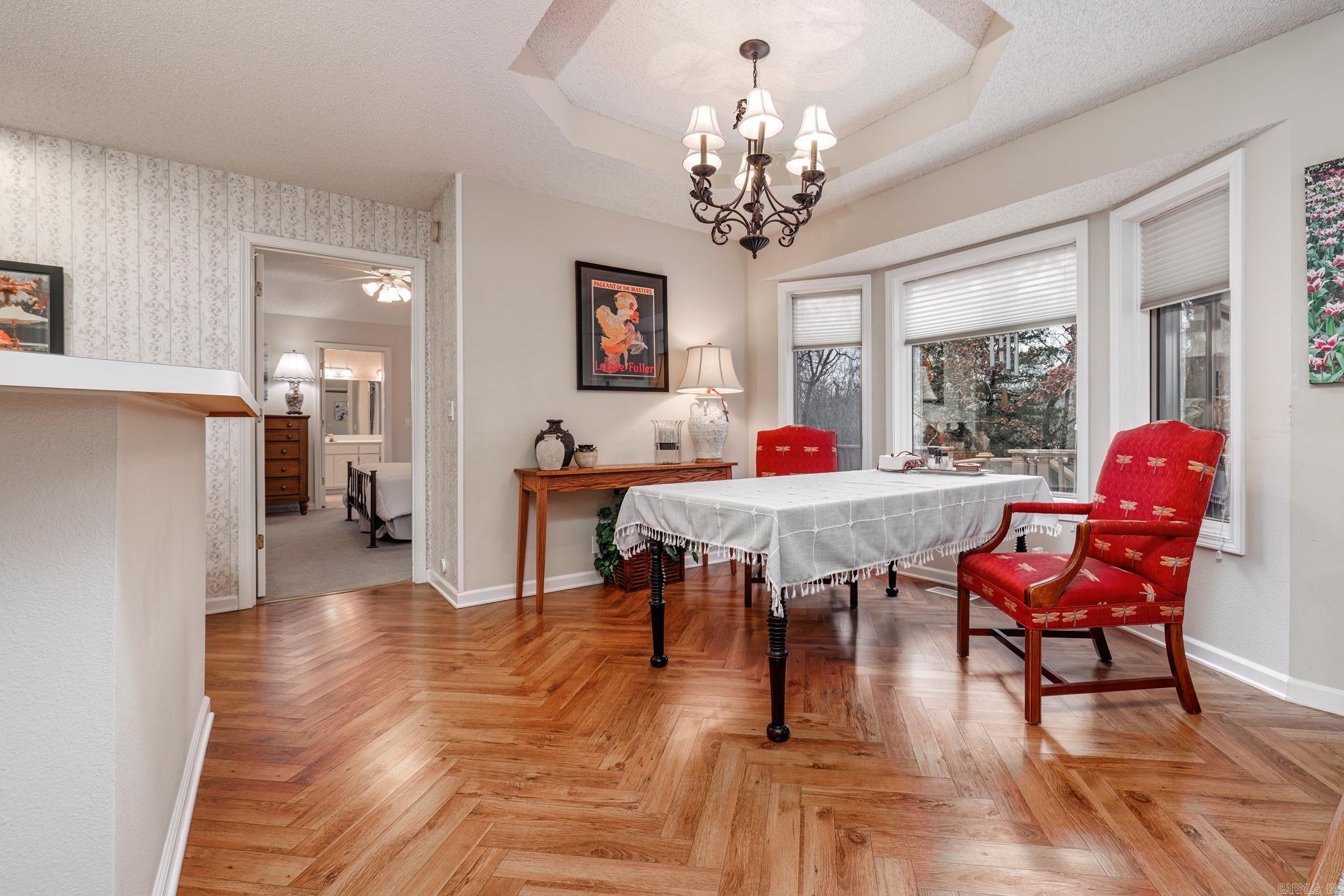 ARISTA COURTS - Residential