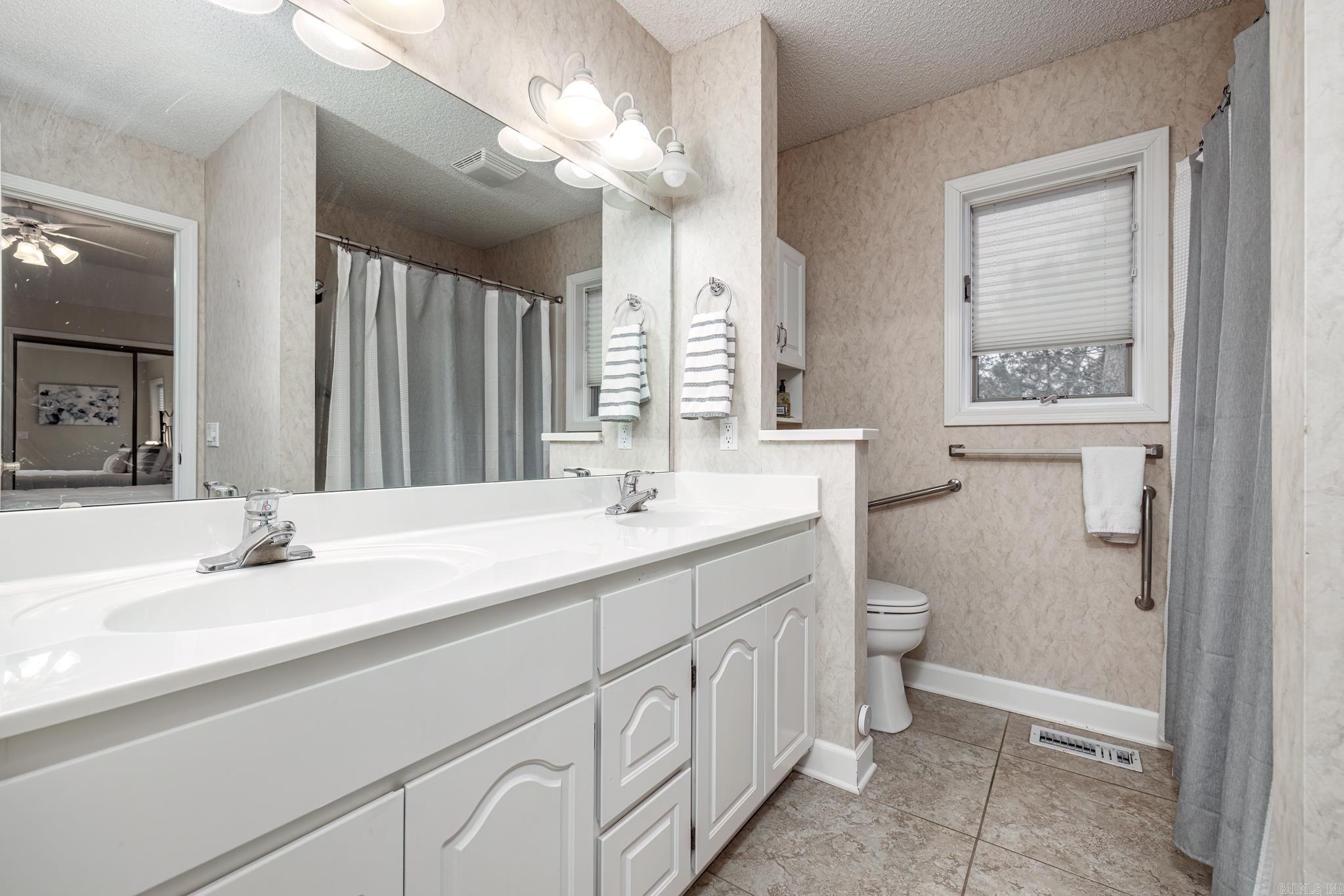 ARISTA COURTS - Residential