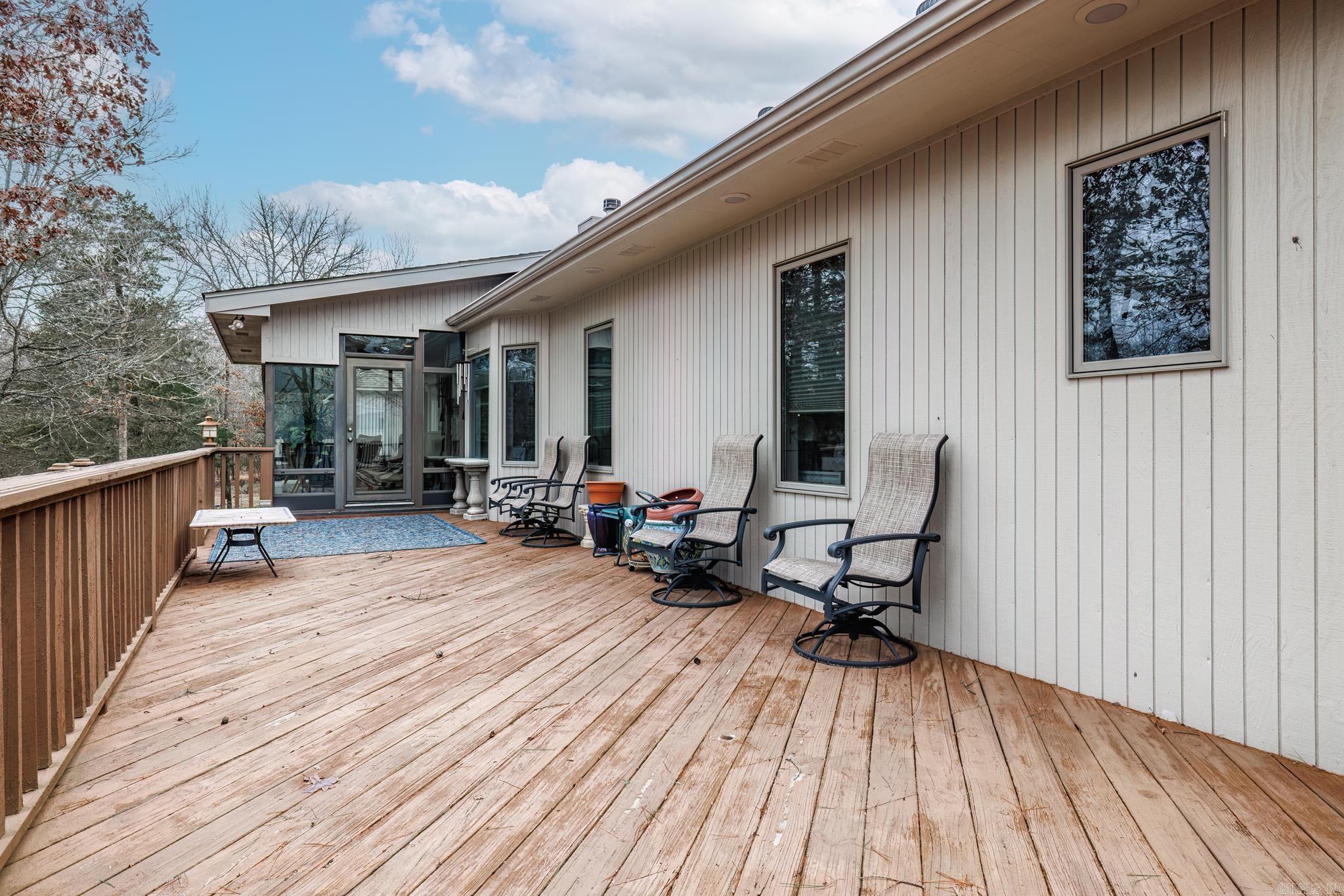 ARISTA COURTS - Residential